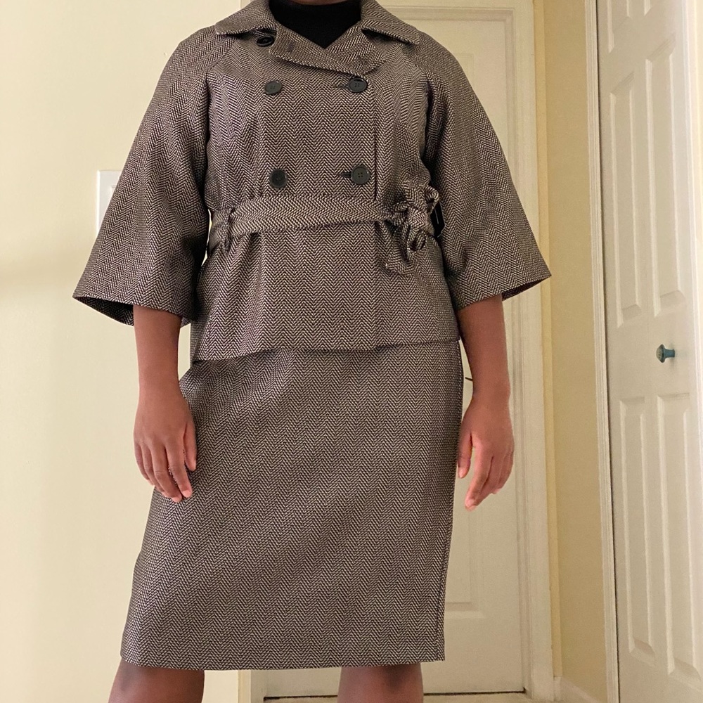 Brand New 2 piece designer skirt suit. Perfect for the winter months ‼️ Size 14